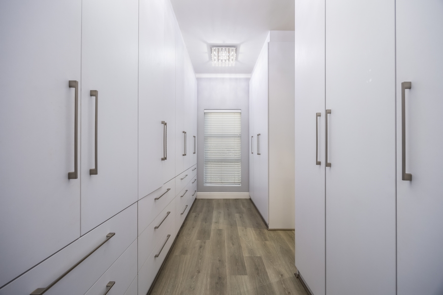 4 Bedroom Property for Sale in Graanendal Western Cape